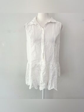 Gap Women 100% Cotton Eyelet Button Down Sleeveless Top Medium Boho Coastal